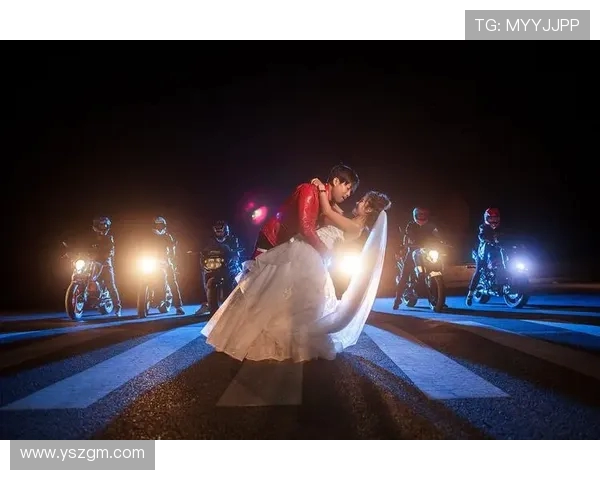 马德里德赛前现巨型求婚TIFO足球流氓变身浪漫骑士上演惊喜浪漫瞬间